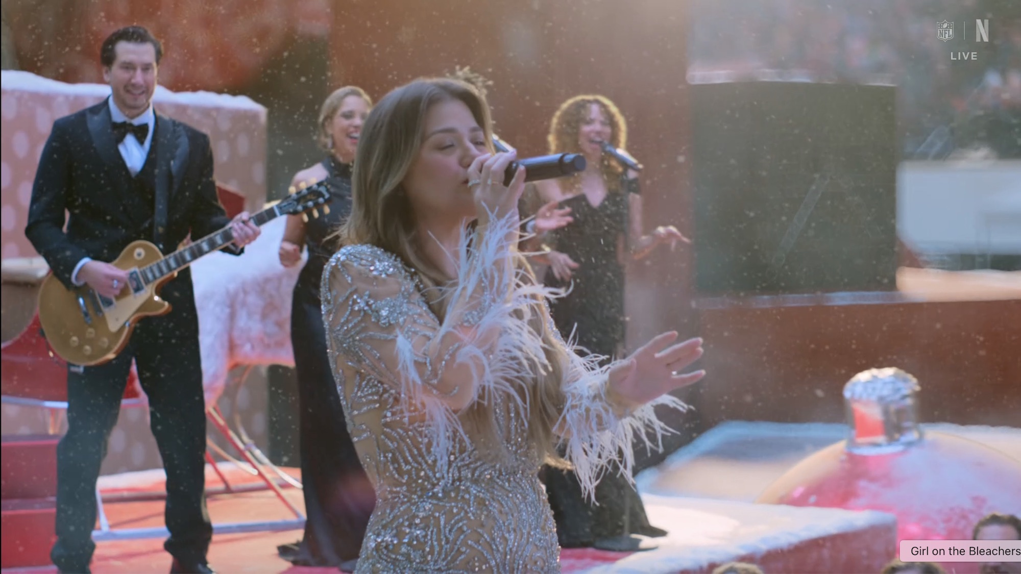 Kelly Clarkson Kicks Off NFL Christmas Games With ‘Underneath the Tree’