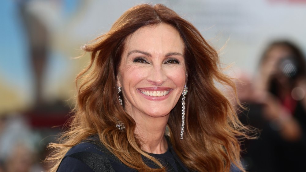 Julia Roberts’ Iconic ‘90s Black Honey Lipstick Never Goes Out of Style