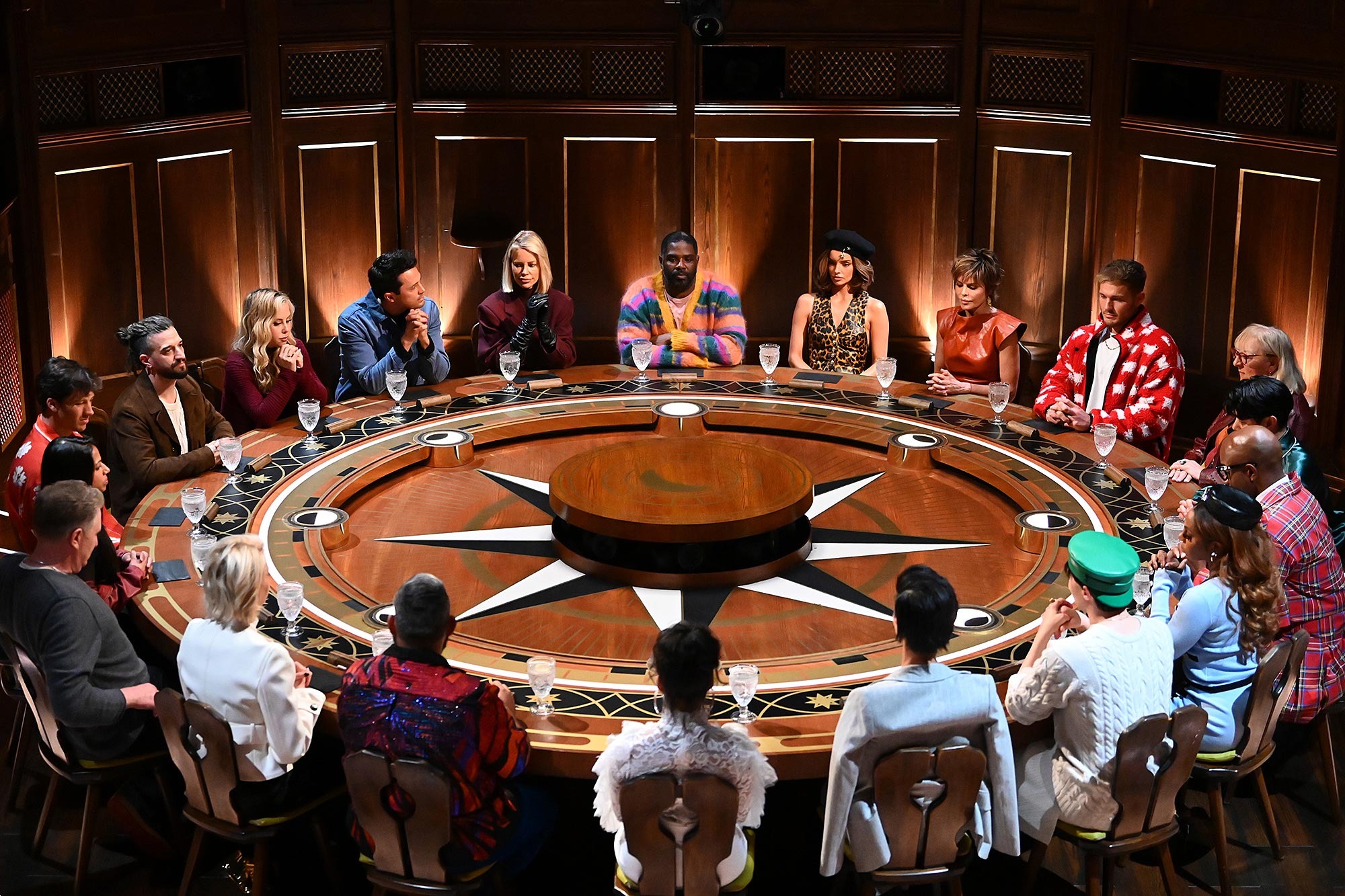 Lisa Rinna Breaks Down Why 'Nobody Suspects' Rob R. as a Traitor