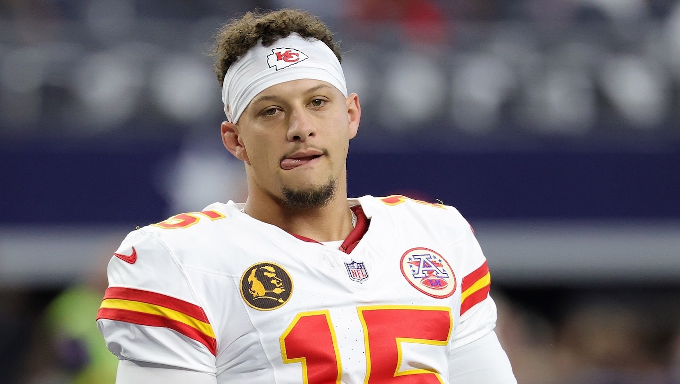 NFL Insider Gives Ominous Warning About Patrick Mahomes’ Injury Recovery