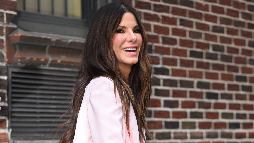 Sandra Bullock Wore the Cuffed Jeans Style That’s Going to Be Everywhere This Spring
