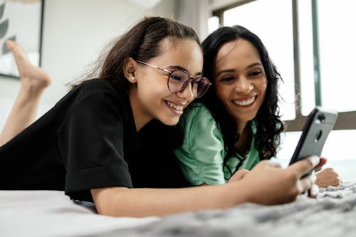 Don’t Wing It For Your Kid’s First Phone, This Simple Pact Can Help