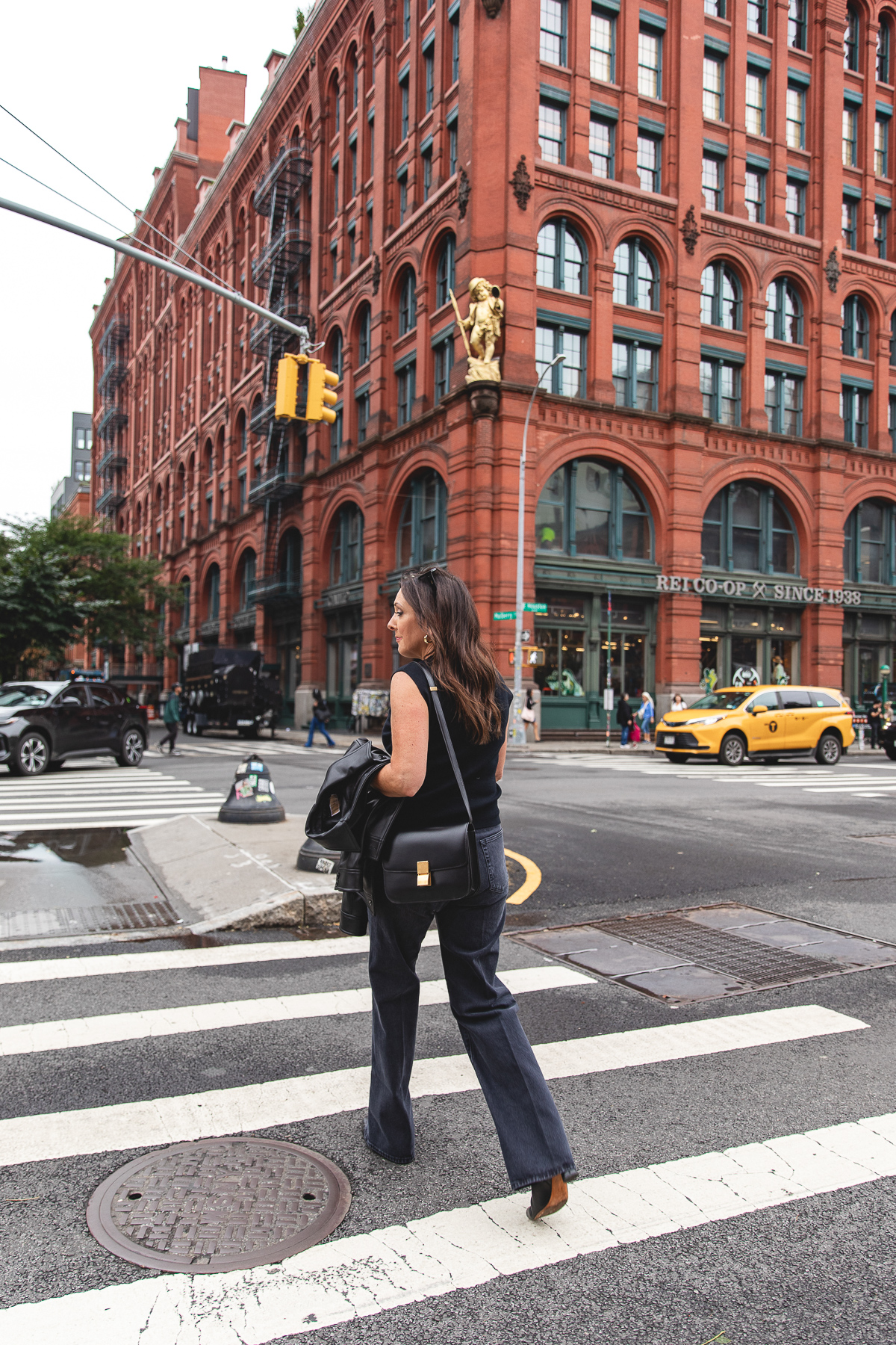 Transitional Style: An Easy All-Black Outfit Idea for Fall