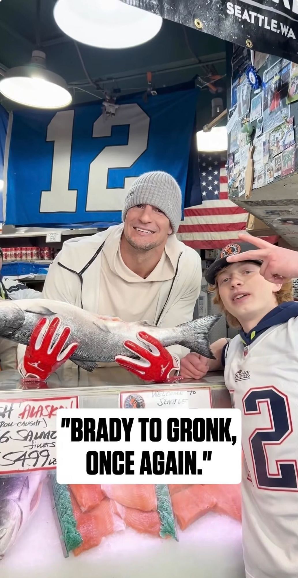 Bradshaw Misses Pike Place Fish Throw to Gronkowski Before NFC Championship