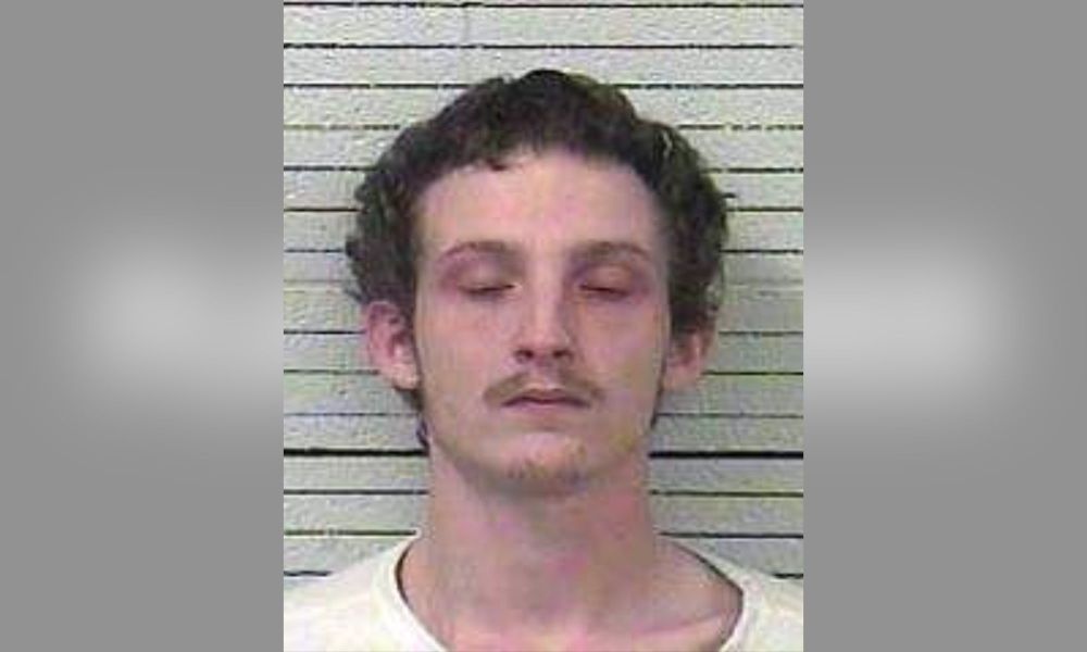 Dad Arrested After His 2 Toddlers Left Home and Wandered Along Busy Road