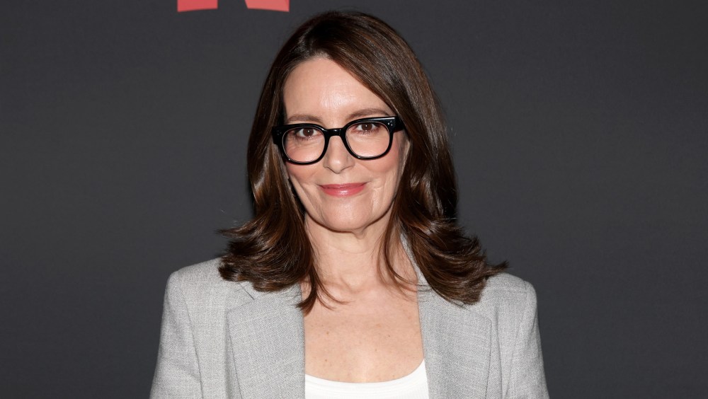 Tina Fey Proved the 'It' Girl Red Sweater Trend Works for Summer, Too