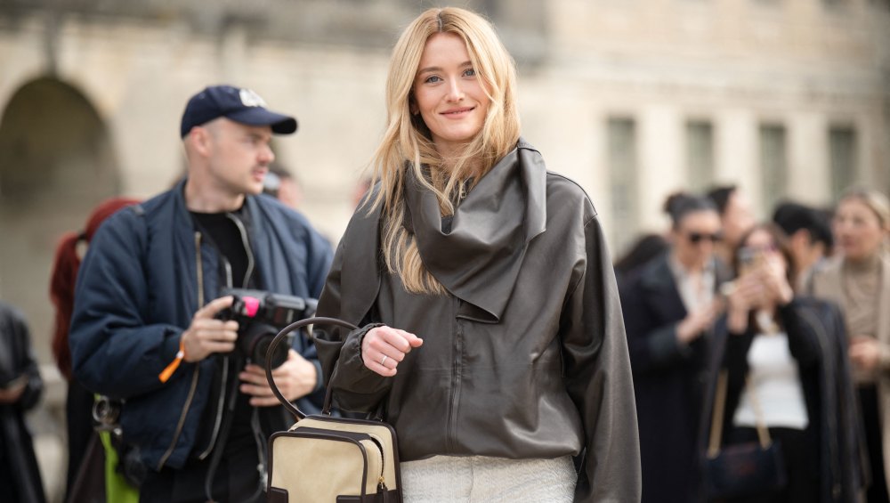 Sarah Pidgeon Carried a Timelessly Chic Tote Bag Around Paris — The Look