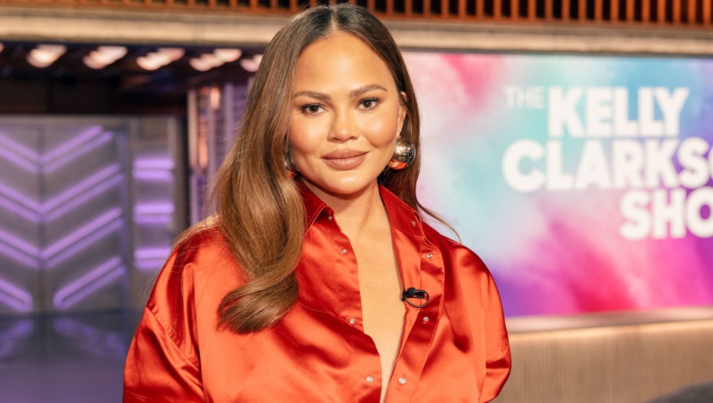 Chrissy Teigen's Cozy Winter 'Fit Includes These Classic Booties — The Look