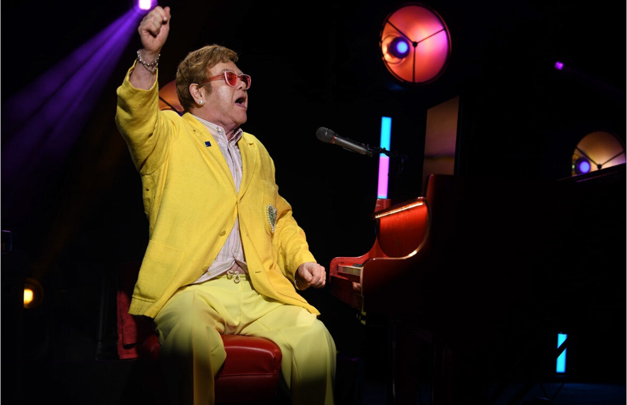 Elton John plays Robert Kraft, Dana Blumberg’s star-studded July Fourth bash for guests including Howard Stern, Bon Jovi