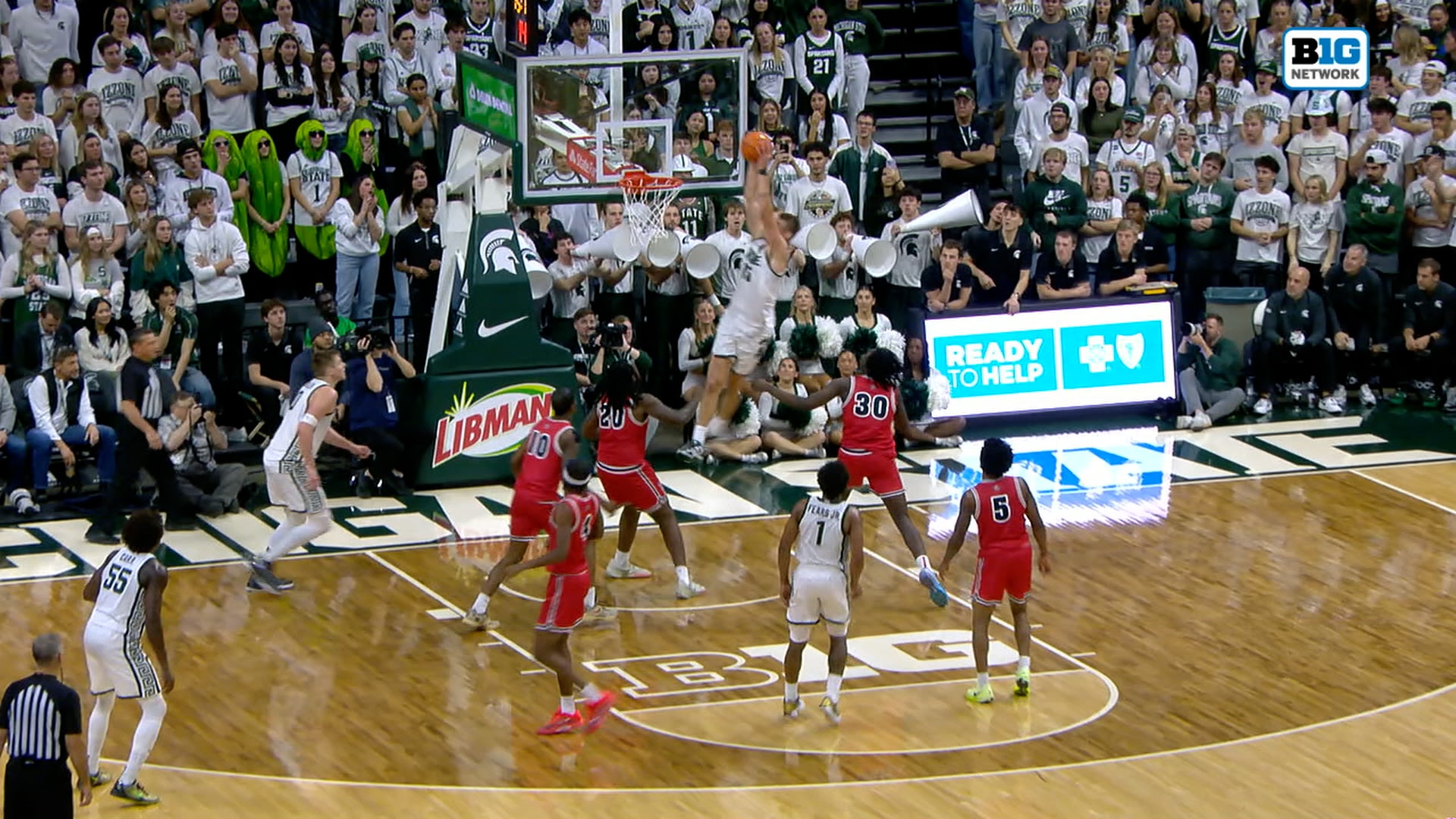 Michigan State's Carson Cooper hammers home alley-oop vs. Detroit Mercy