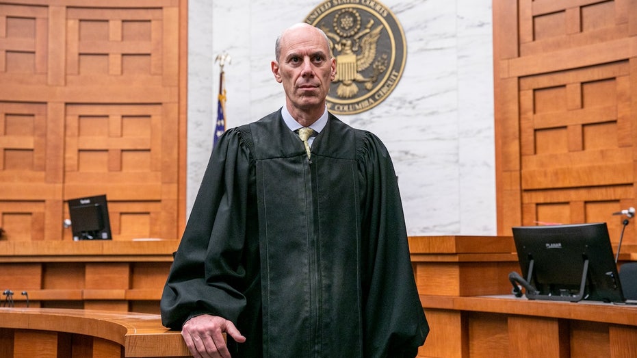 US appeals court blocks Trump contempt proceedings ordered by Boasberg