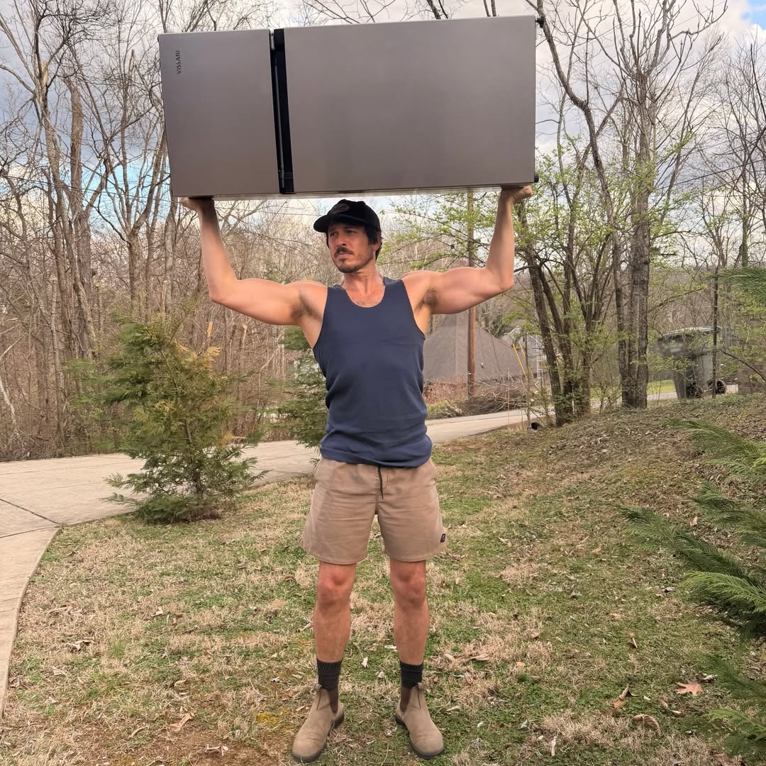 Kelsea Ballerini’s Ex Morgan Evans Pokes Fun at Chase Stokes' Comment