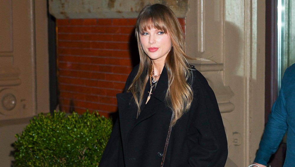 Taylor Swift's $3,350 Shoulder Bag Look Is Secretly Way Less on Amazon