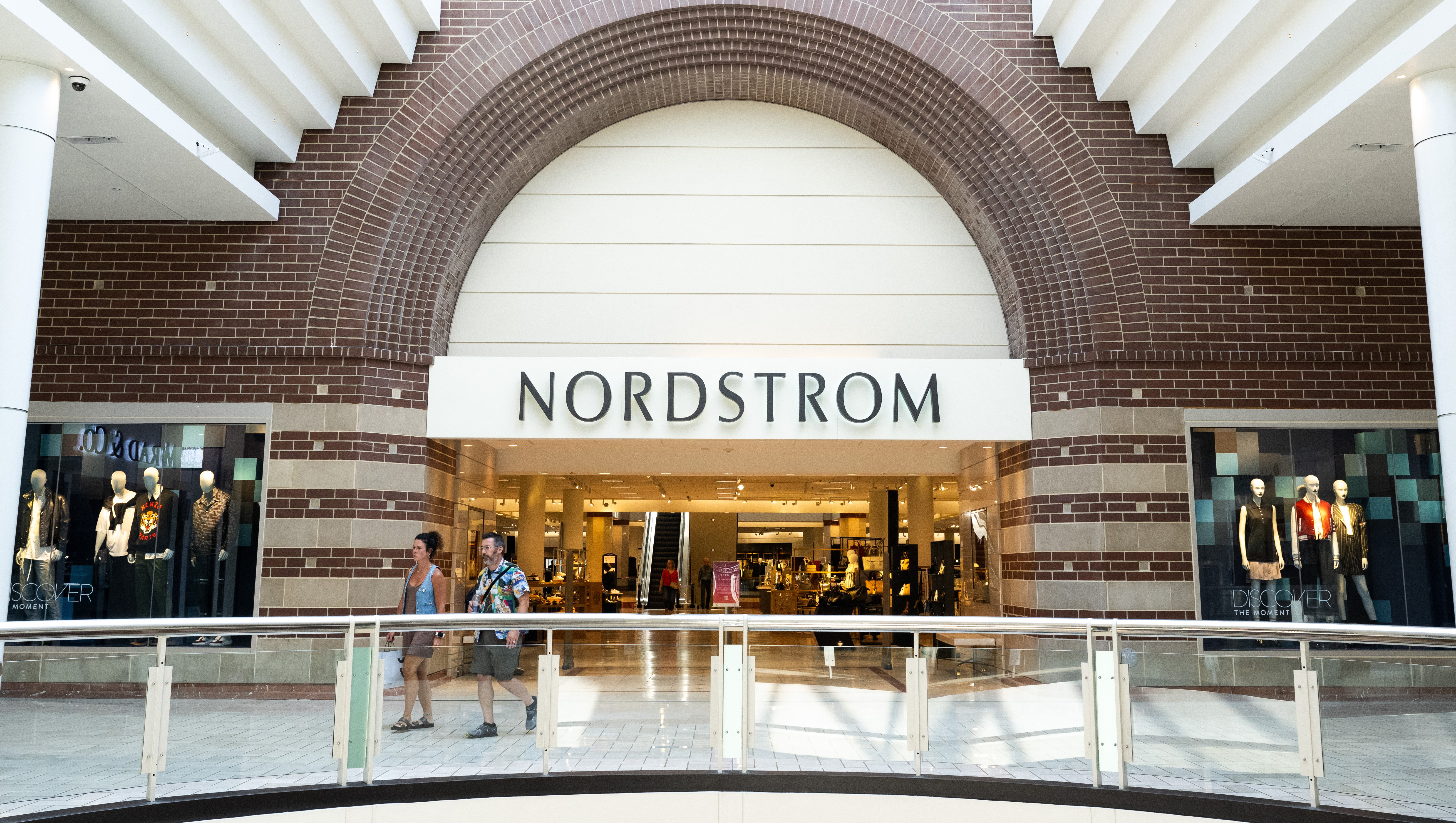 Rich Mom-Style Sandals, Flats and Sneakers Are Up to 59% Off at Nordstrom