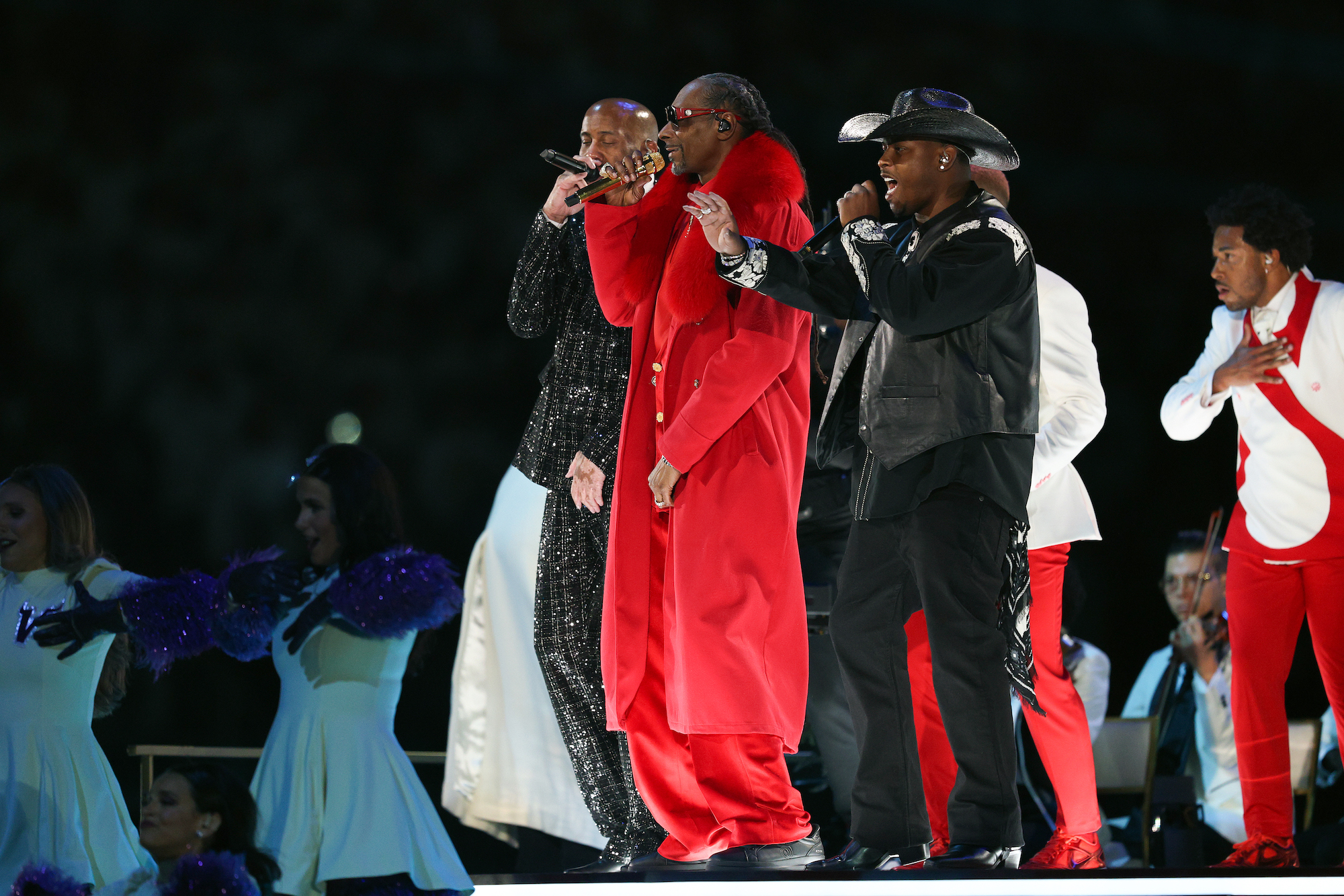 Snoop Dogg Leads Jolly, Star-Studded Halftime Show at Lions Vs. Vikings Game