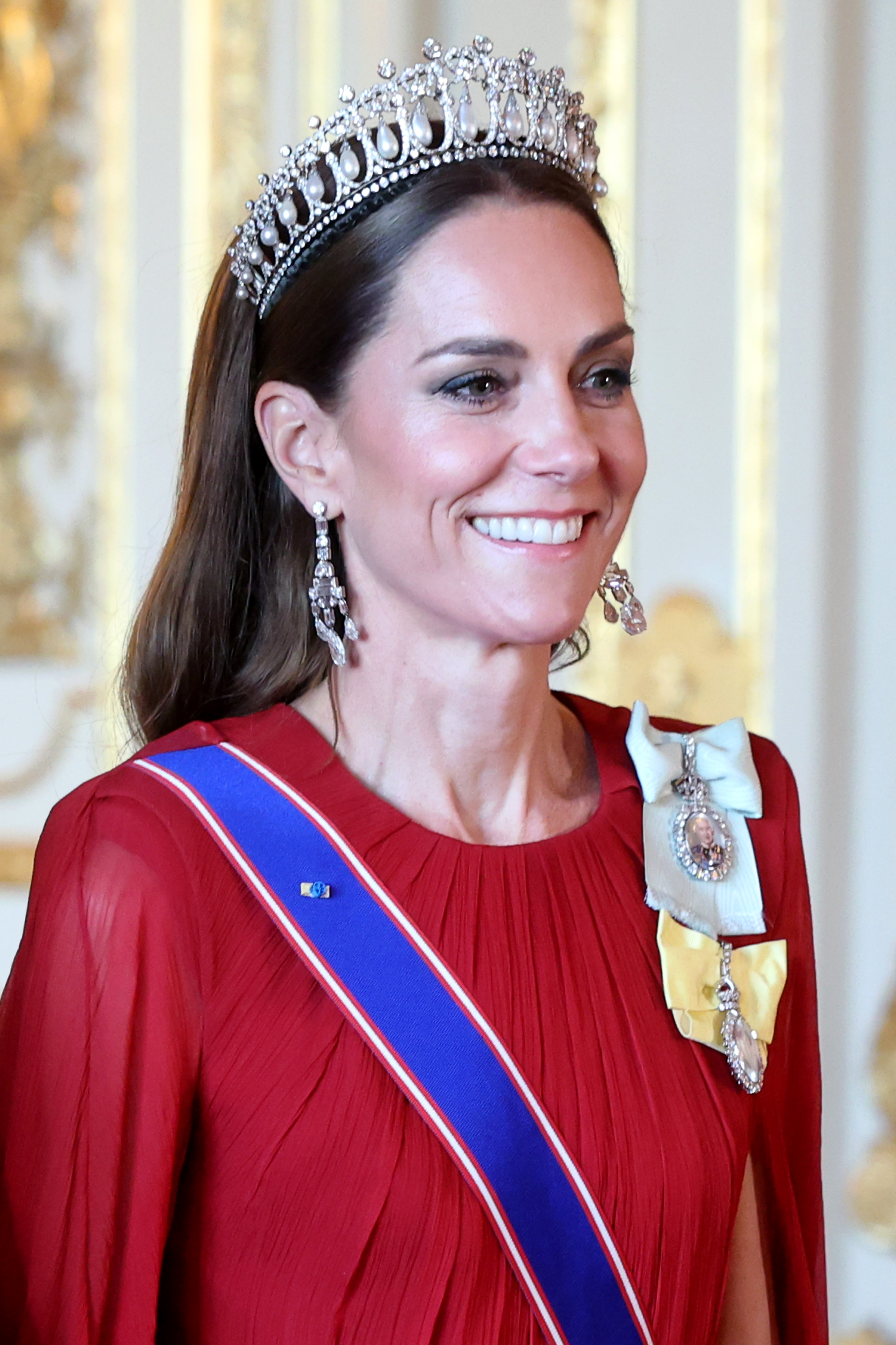 Kate Middleton is ravishing in red and Princess Diana’s tiara for Macron state banquet