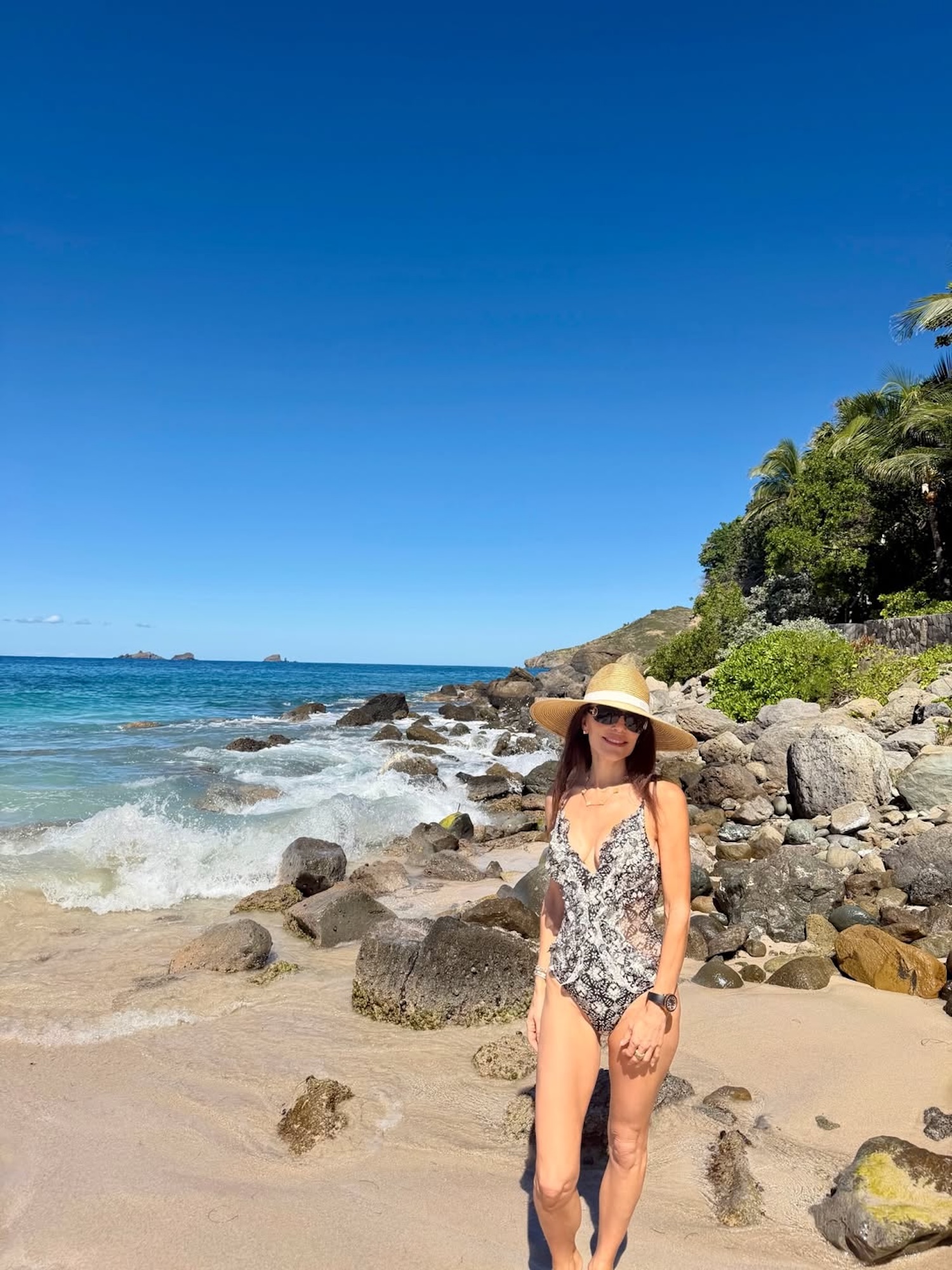 Bethenny Frankel Flaunts Her Curves in a Sexy Swimsuit to Close 'Out 2025'