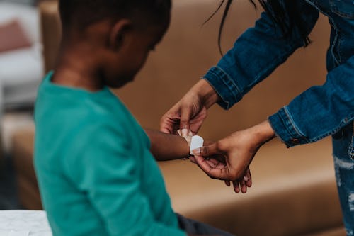 How Plastic Surgeons Treat Kids' Cuts &amp; Scrapes To Prevent Scarring