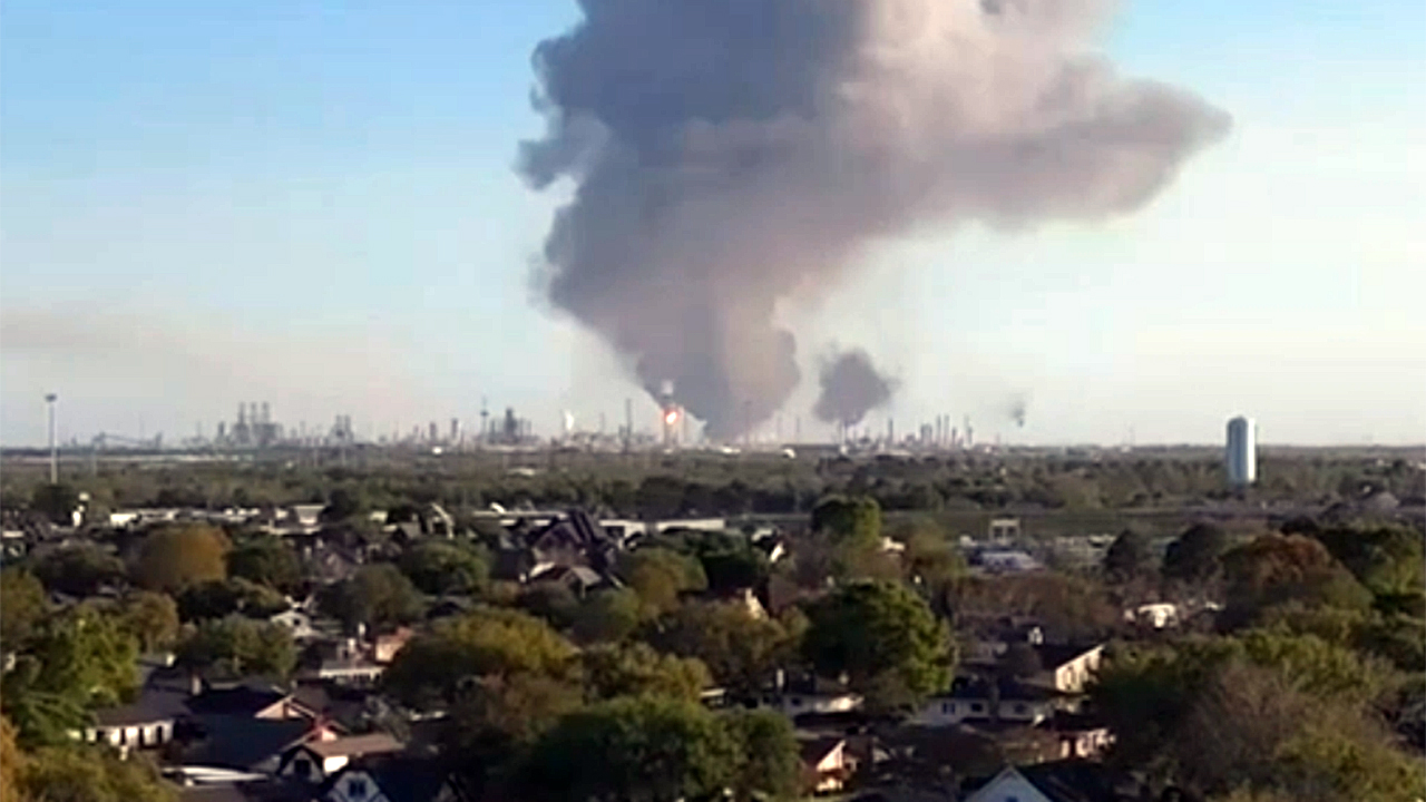 Texas oil refinery explosion sends smoke into air, residents advised to shelter in place