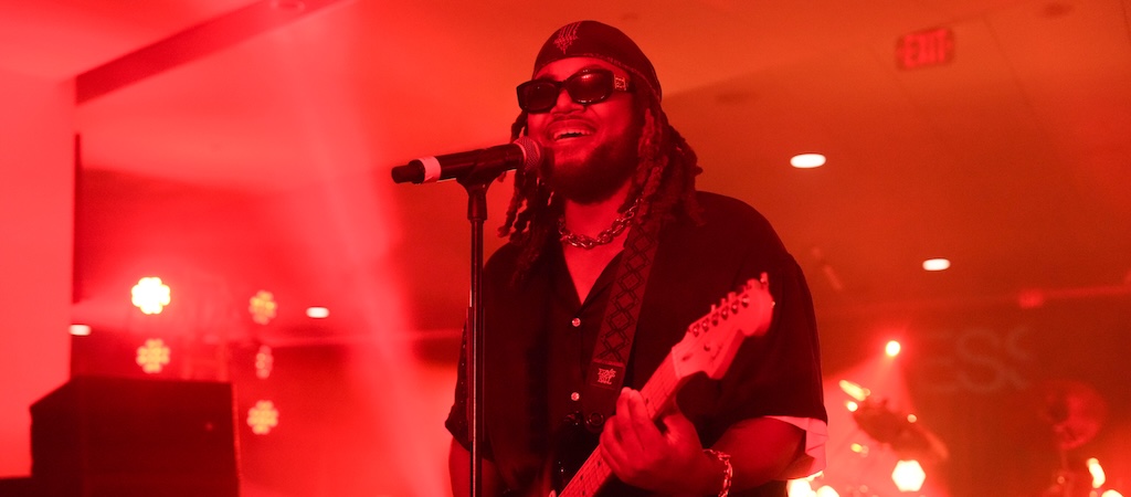 Leon Thomas Announces His ‘Pholks’ EP With A Funky New Single, ‘Just How You Are’