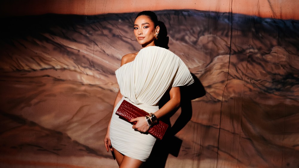 Shay Mitchell and Kate Middleton Love This Sleek Bag Trend