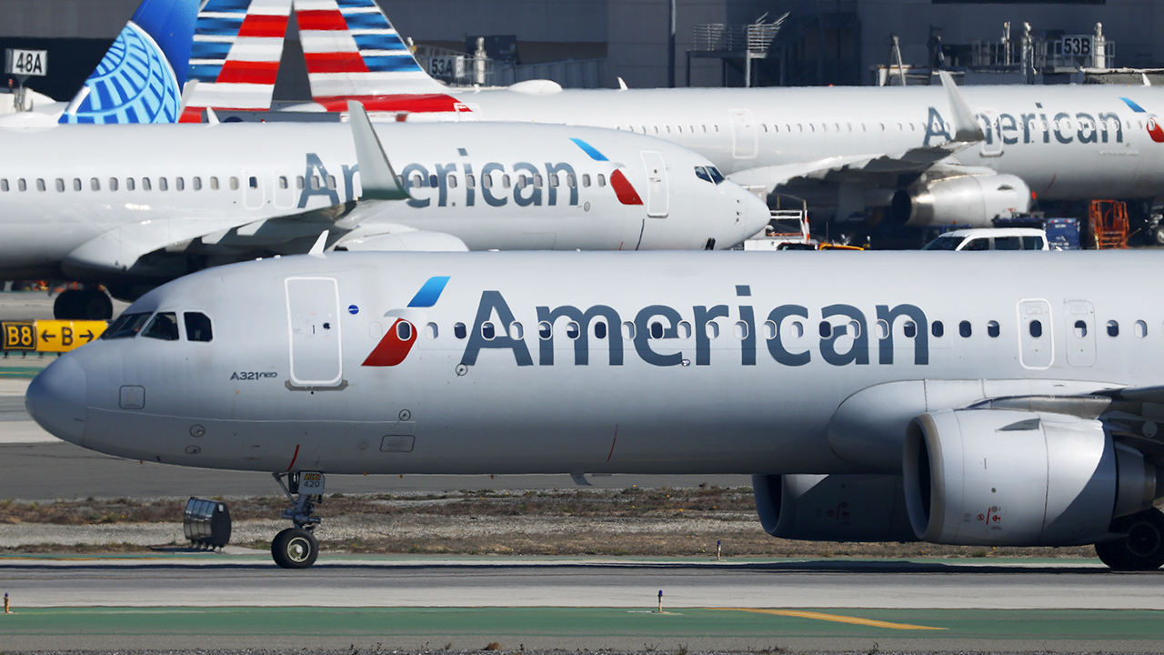 5 onboard American Airlines flight hospitalized after odor diverts plane