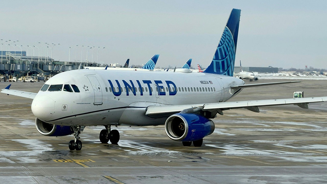 United and Delta face lawsuits over windowless window seats sold to passengers for extra fees